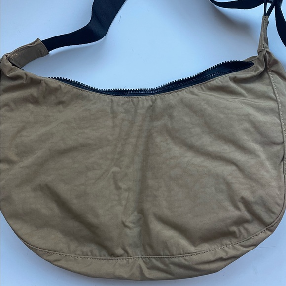 NWOT BAGGU Medium Crescent Bag - Picture 6 of 11